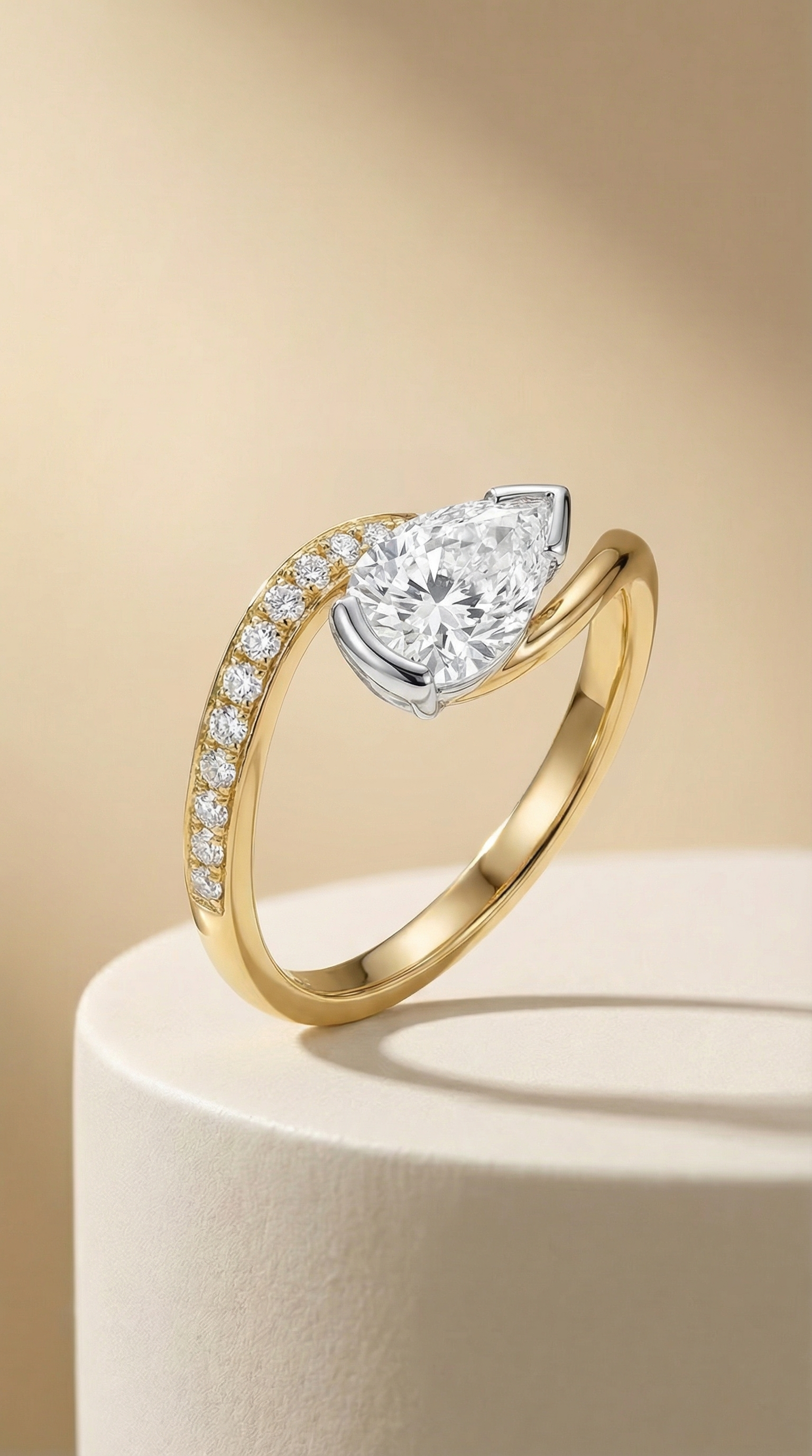 Fusion Curve Statement Ring