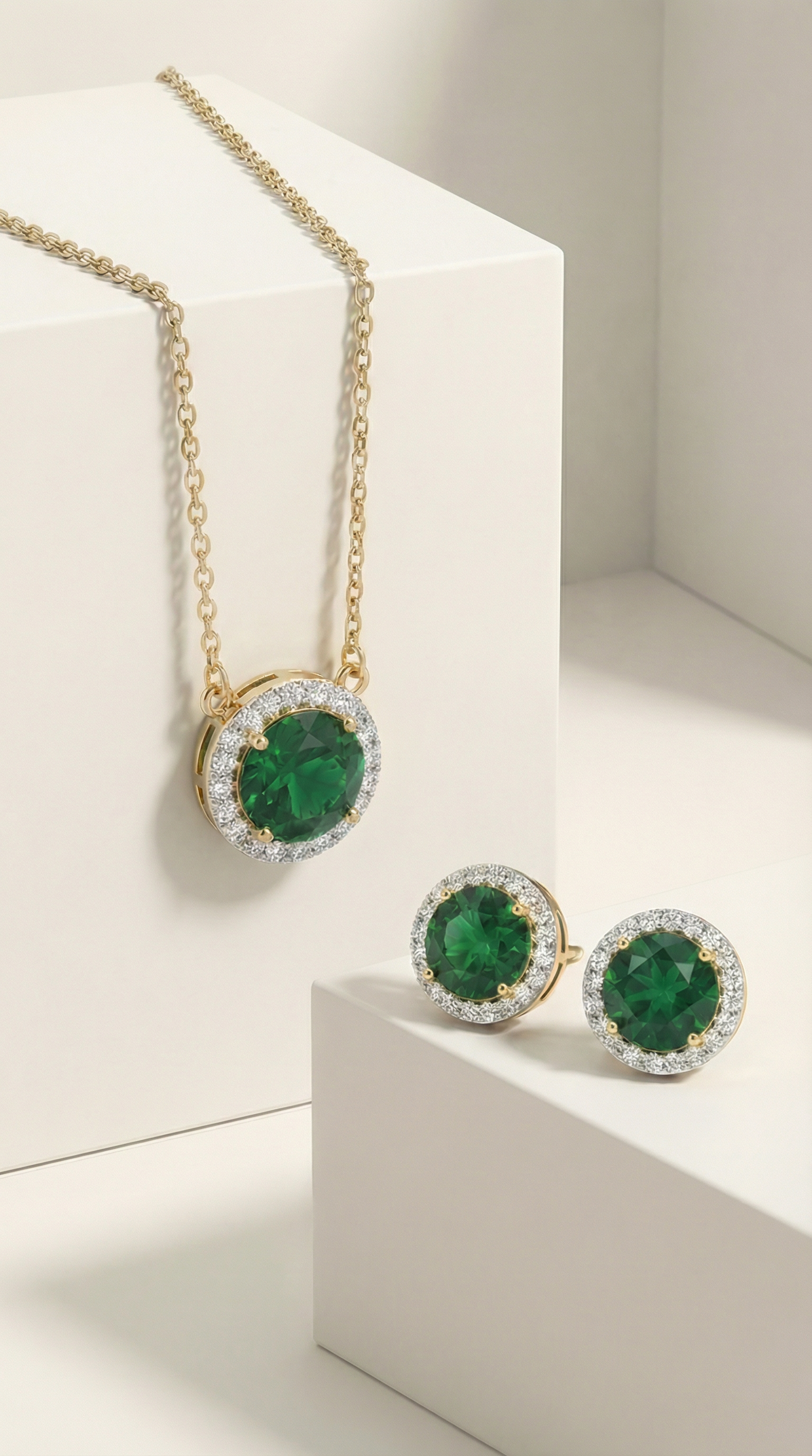 Starlit Emerald Statement Pendant Set