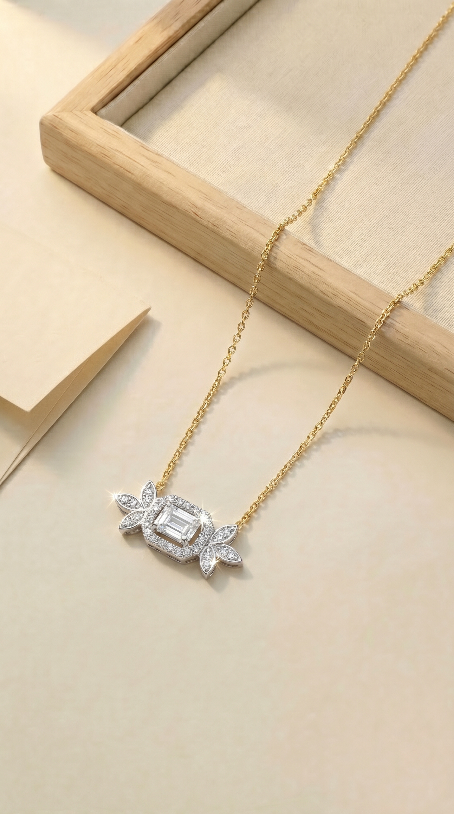 Elegance Aligned Necklace