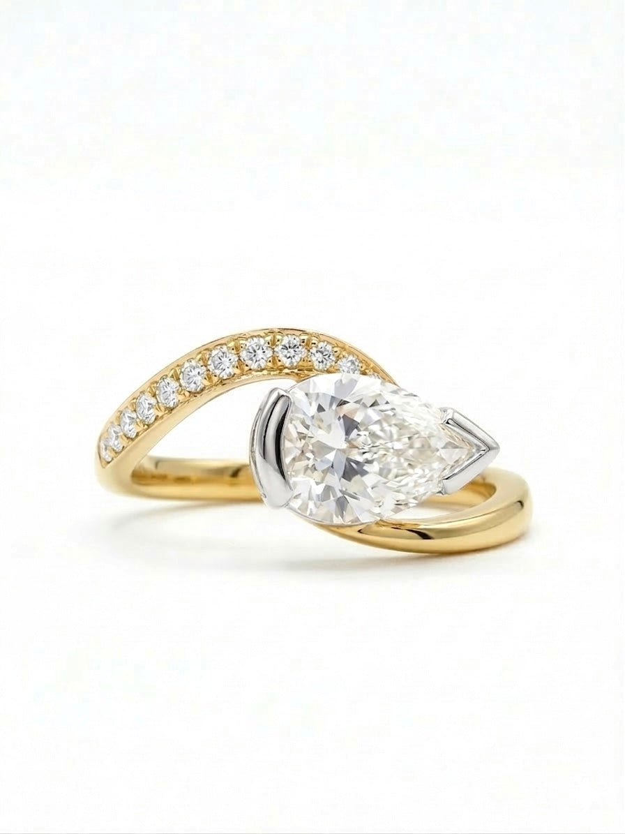 Fusion Curve Statement Ring